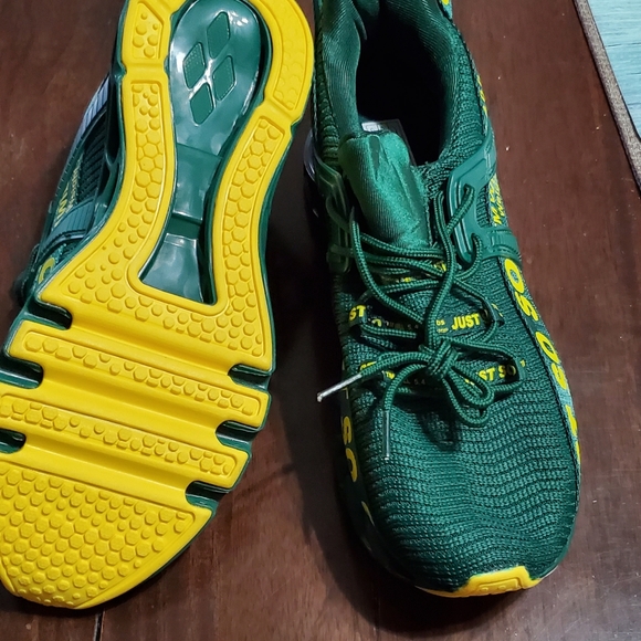 Just so so sneakers - Picture 12 of 12